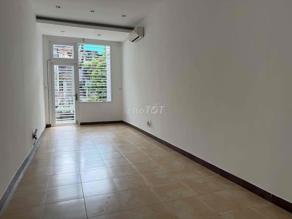 nhà bán . Hẻm xe hơi ,gần nhà thờ Ba Chuông. Chợ Trần Hữu Trang