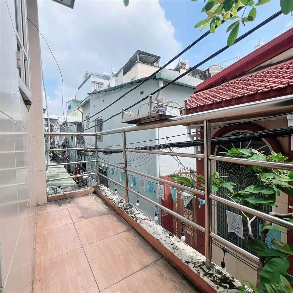 Nhà quận 4. khu dân cư hiện hữu.