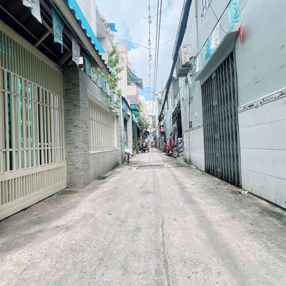 Nhà quận 4. khu dân cư hiện hữu.
