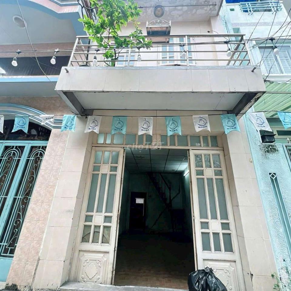 Nhà quận 4. khu dân cư hiện hữu.