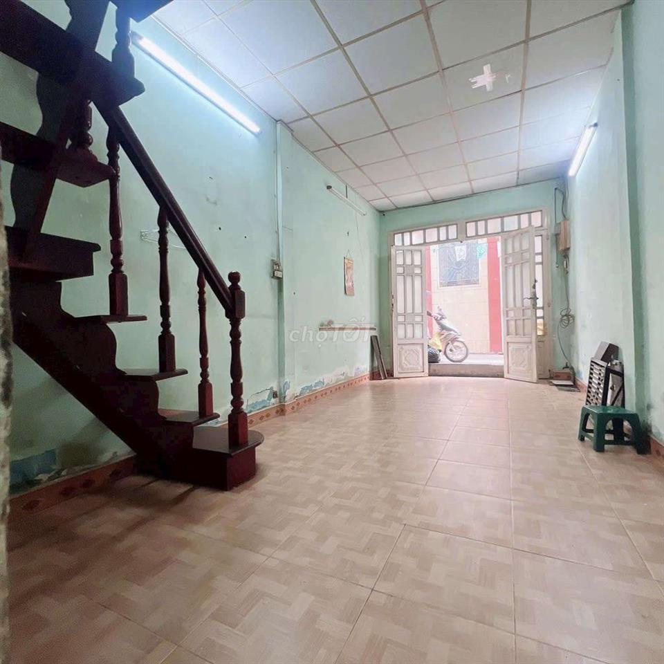 Nhà quận 4. khu dân cư hiện hữu.