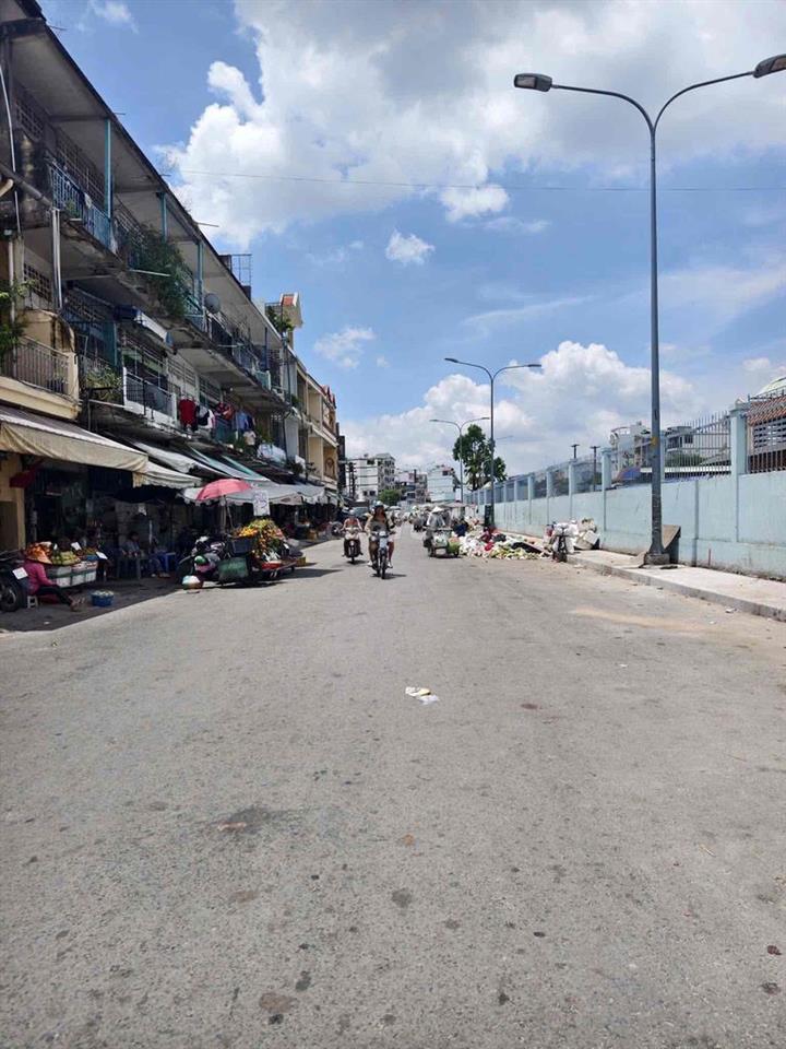 Bán nhà mặt tiền chợ lớn quận 5