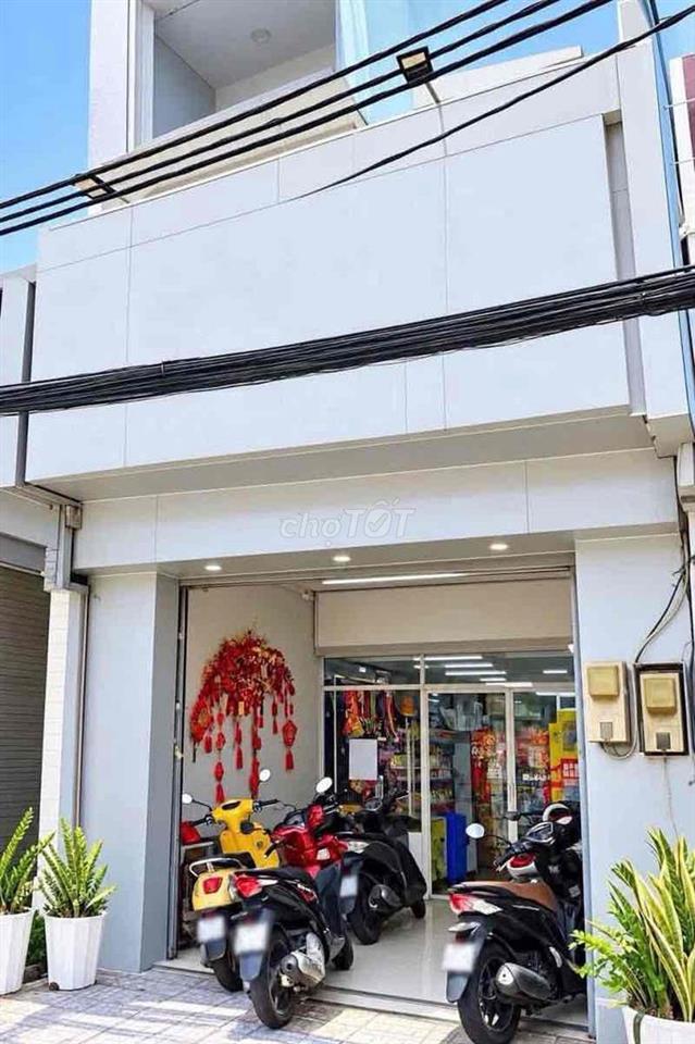 Cần sang lại mặt bằng gấp