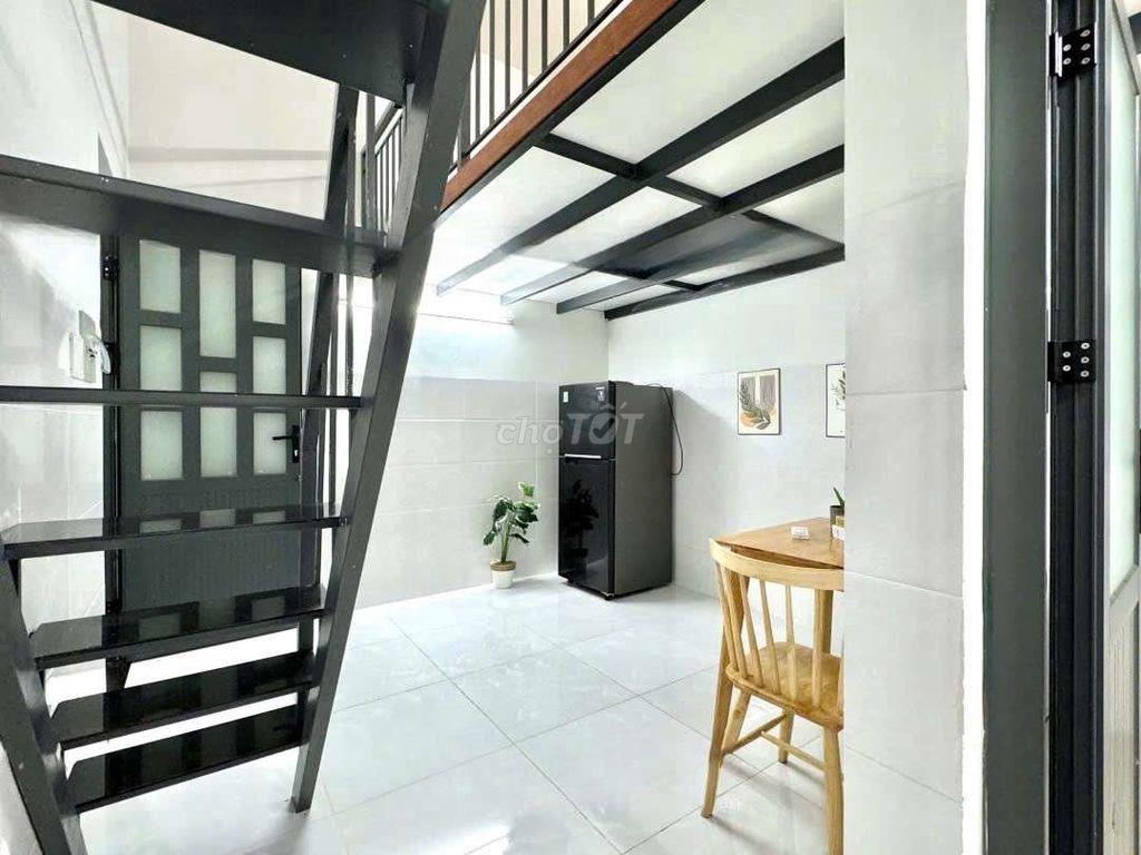 Full nội thất, có gác, giữa tháng 11 trống