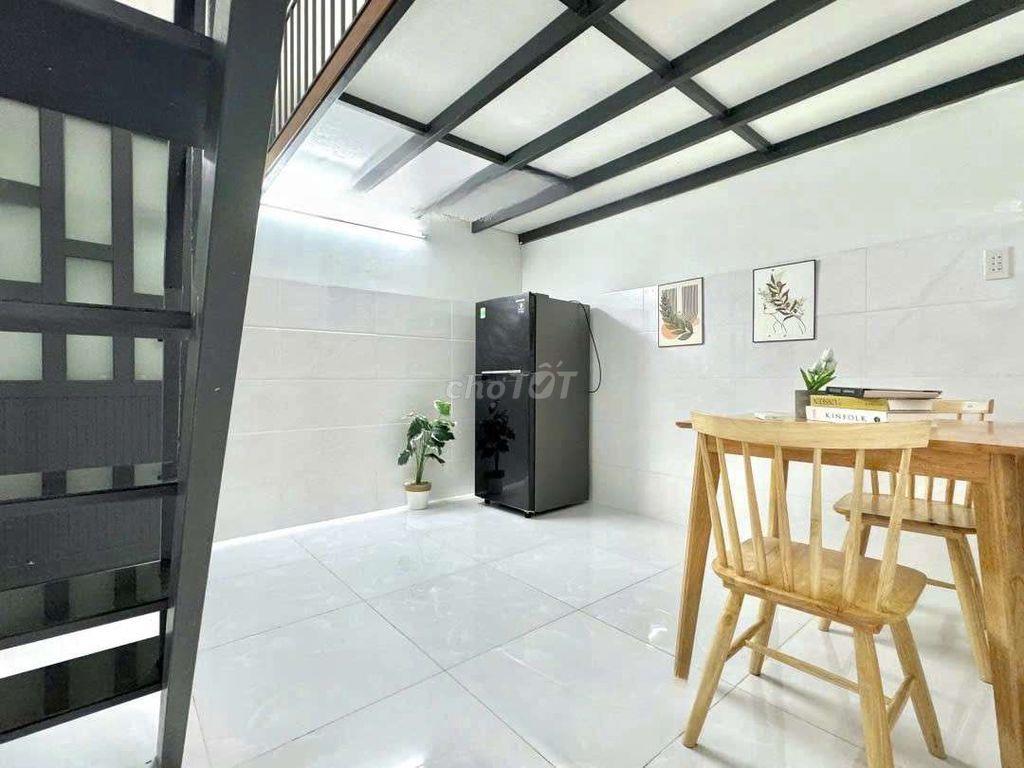 Full nội thất, có gác, giữa tháng 11 trống