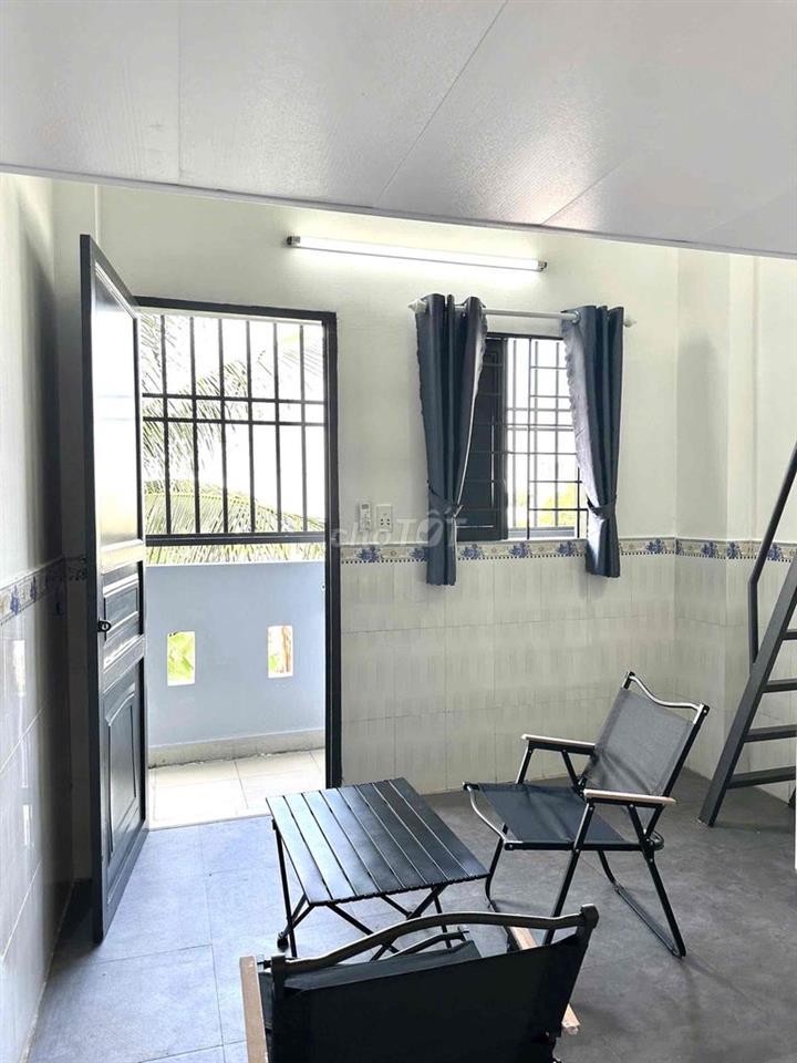 Phòng có cửa sổ có ban công ở được 2-3 người huỳnh tấn phát phú thuận