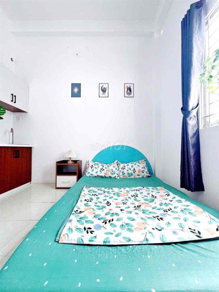 Phòng cửa số gió trời gần đại học Maketing Quận 7