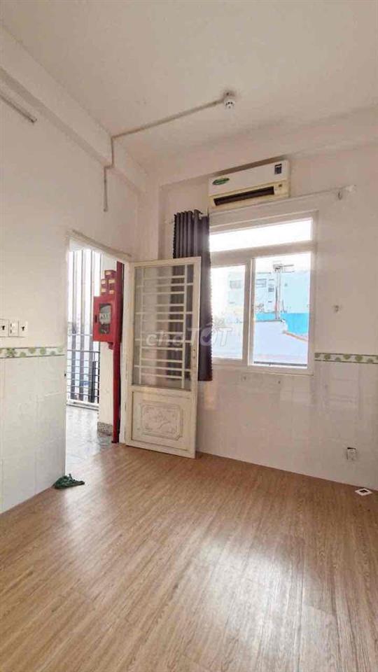 phòng có gác cửa sổ trời  đường số 17 Tân Thuận Tây