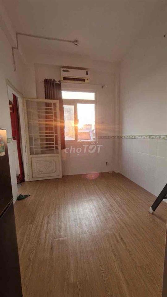 phòng có gác cửa sổ trời  đường số 17 Tân Thuận Tây