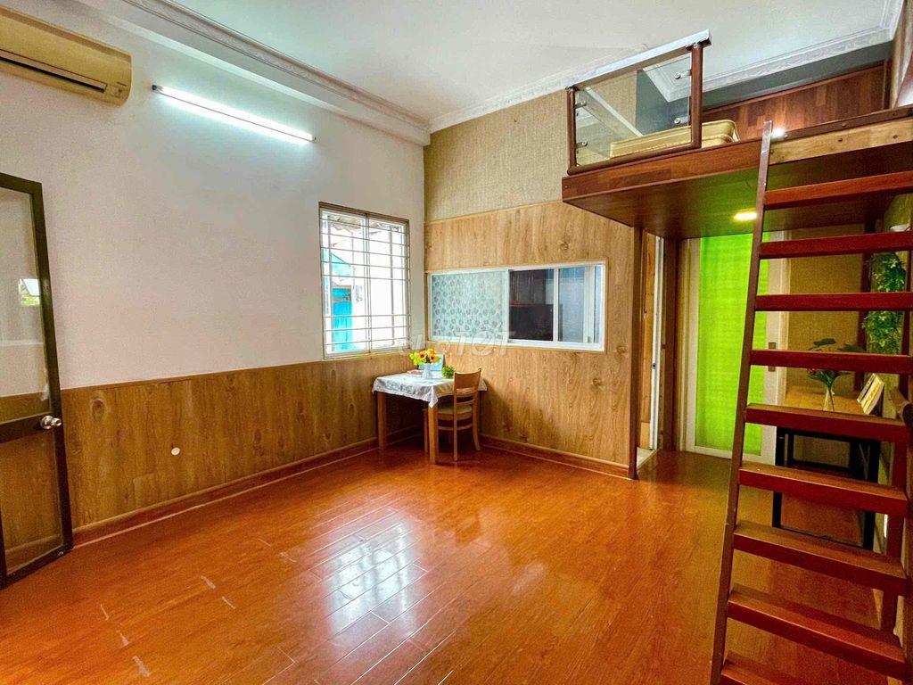 Phòng có gác full nội thất tách bếp+ ban công ở huỳnh tấn phát