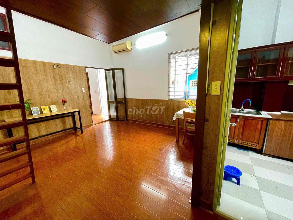 Phòng có gác full nội thất tách bếp+ ban công ở huỳnh tấn phát
