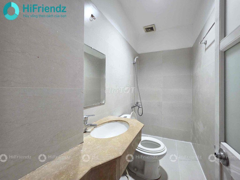 phòng có ban công ánh sáng trời ở huỳnh tấn phát