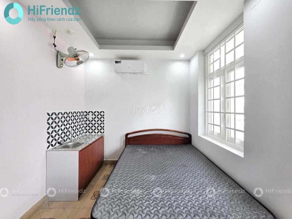 phòng có ban công ánh sáng trời ở huỳnh tấn phát