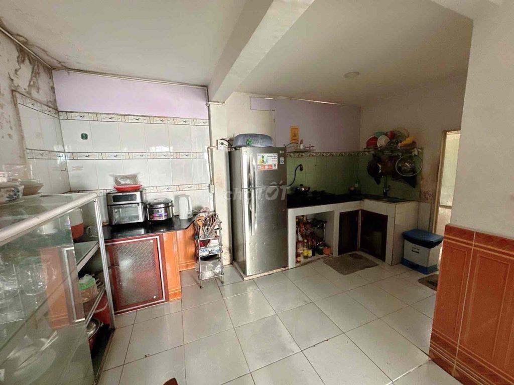 Nhà trung tâm Q9 cũ, giá tốt, công chứng ngay.