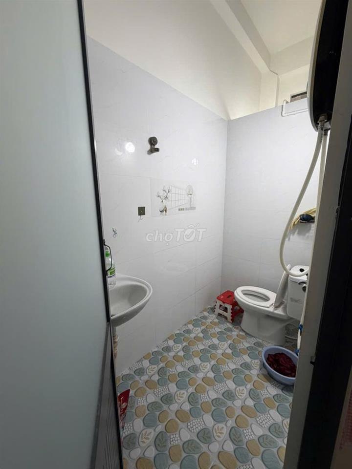 Phòng trọ ở khu dân cư thoáng mát sạch sẽ.