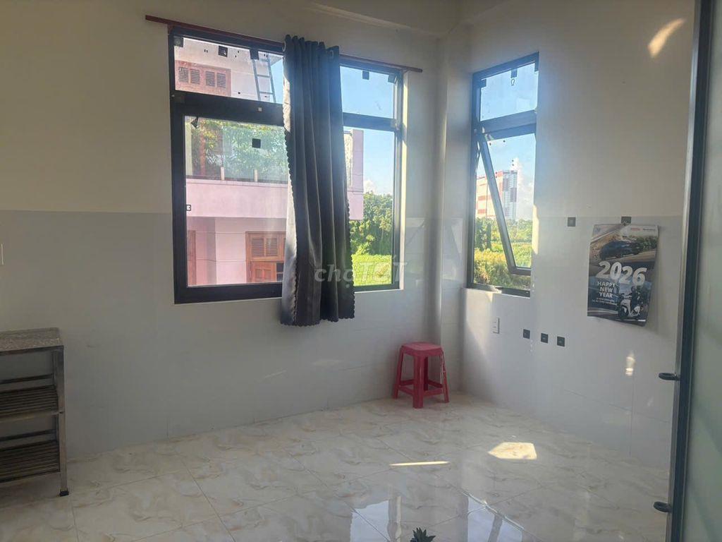 Phòng trọ ở khu dân cư thoáng mát sạch sẽ.