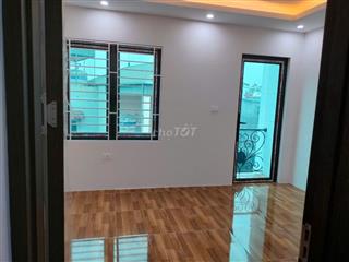 Cho thuê cả nhà 5 tầng gần Nhổn