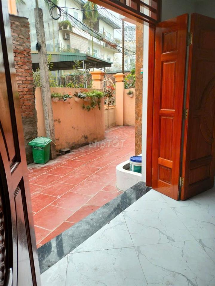 Cho thuê cả nhà 5 tầng gần Nhổn