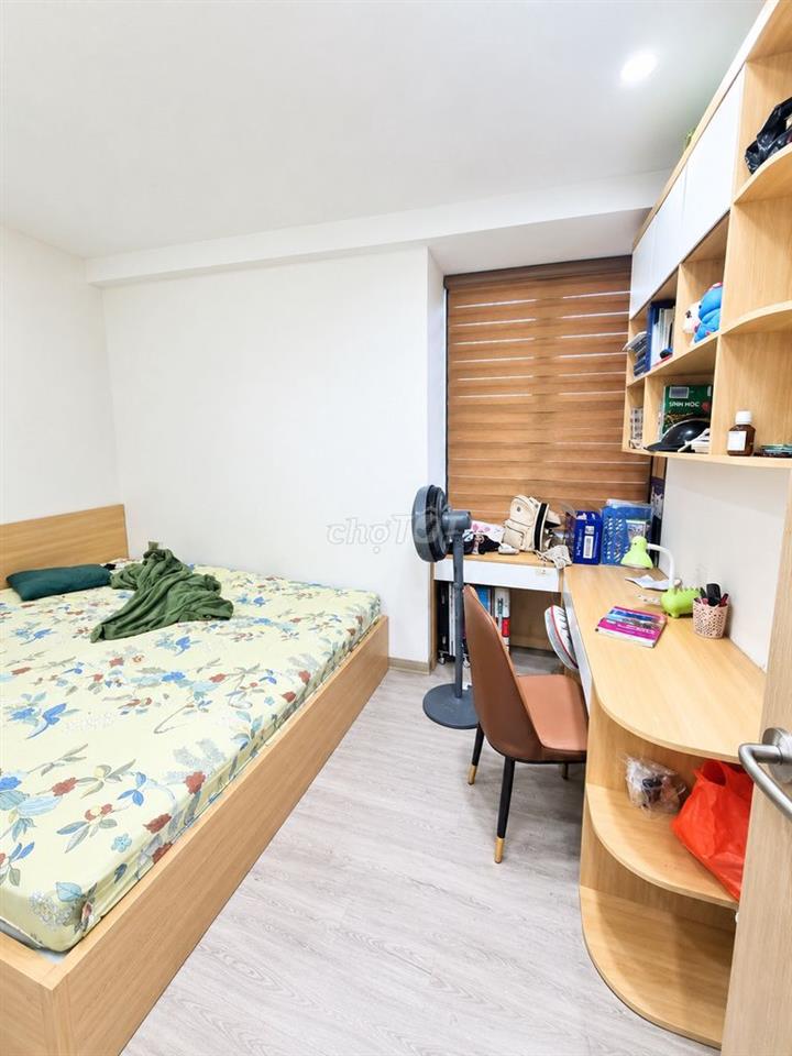 Bán căn 3 ngủ 104m2 chung cư One 18 phố Ngọc Lâm full đồ giá 8.3 tỷ
