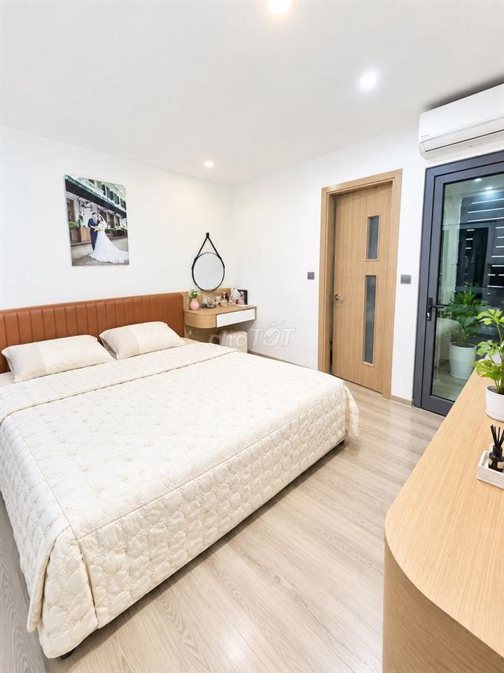 Bán căn 3 ngủ 104m2 chung cư One 18 phố Ngọc Lâm full đồ giá 8.3 tỷ