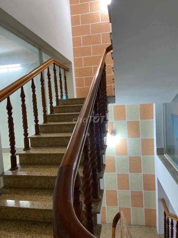 cần cho thuê nhà nguyên căn nội thất gần đầy đủ