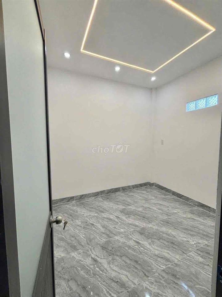 Nhà mới đã hoàn công 4x11 hẻm xe hơi 1 tỷ050tr tại Long An
