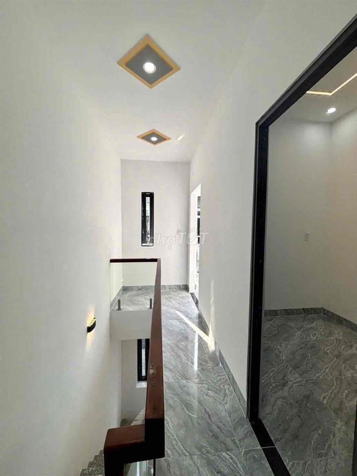 Nhà mới đã hoàn công 4x11 hẻm xe hơi 1 tỷ050tr tại Long An