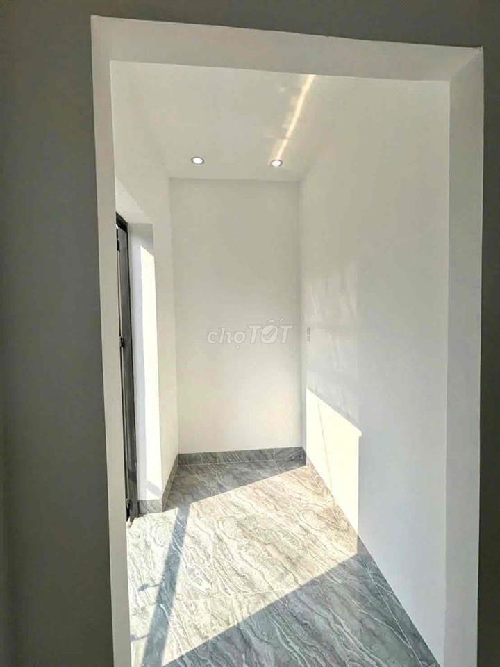 Nhà mới đã hoàn công 4x11 hẻm xe hơi 1 tỷ050tr tại Long An