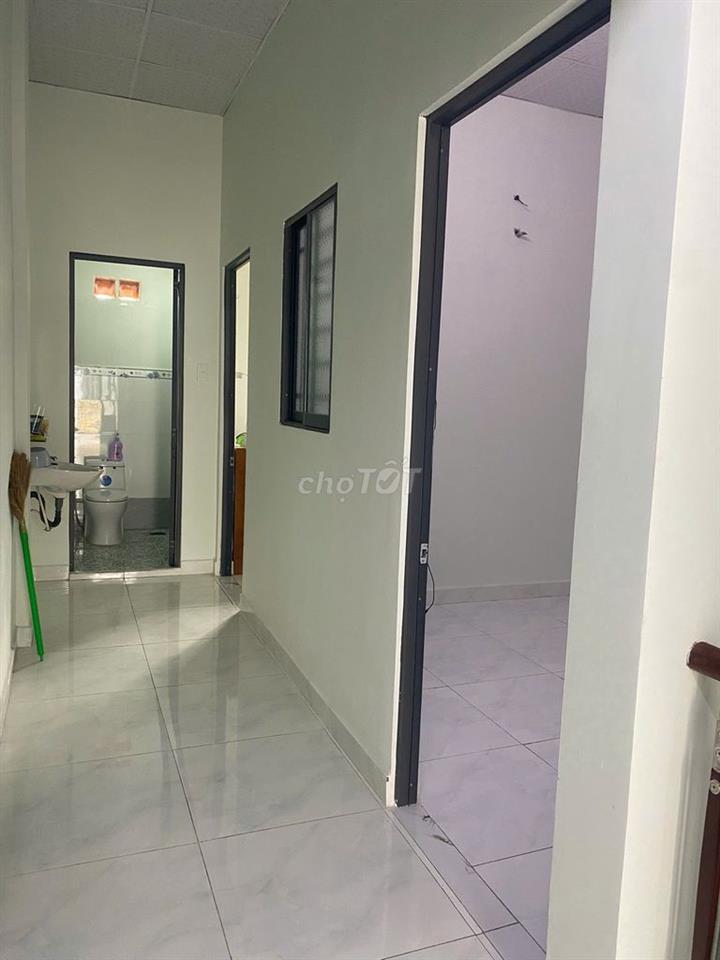 Bán nhà 2 tầng xây mới, Hai mặt thoáng, ôtô bảy chỗ vào nhà thoải mái