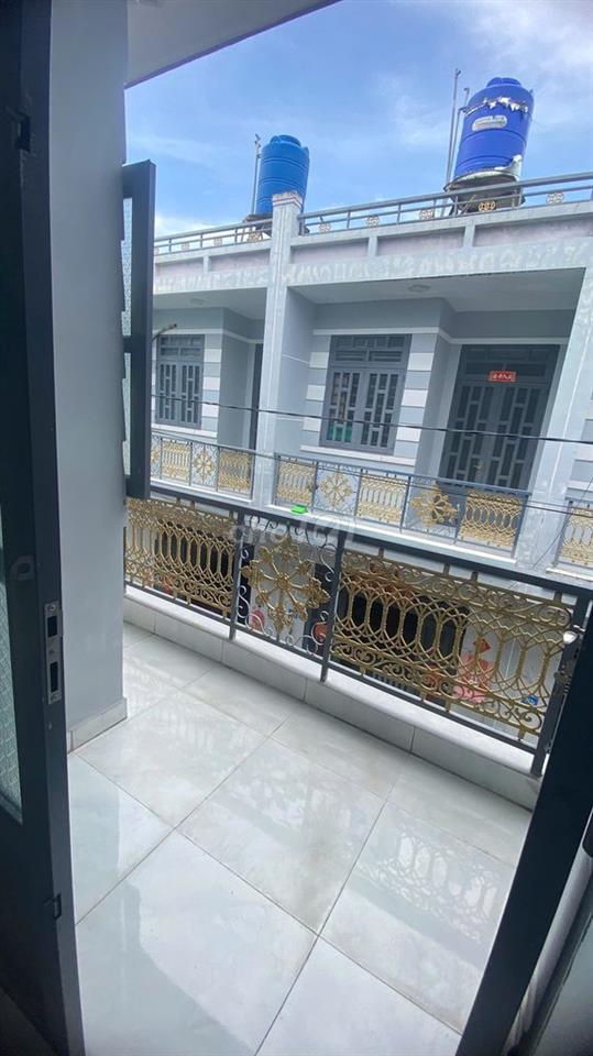 Bán nhà 2 tầng xây mới, Hai mặt thoáng, ôtô bảy chỗ vào nhà thoải mái