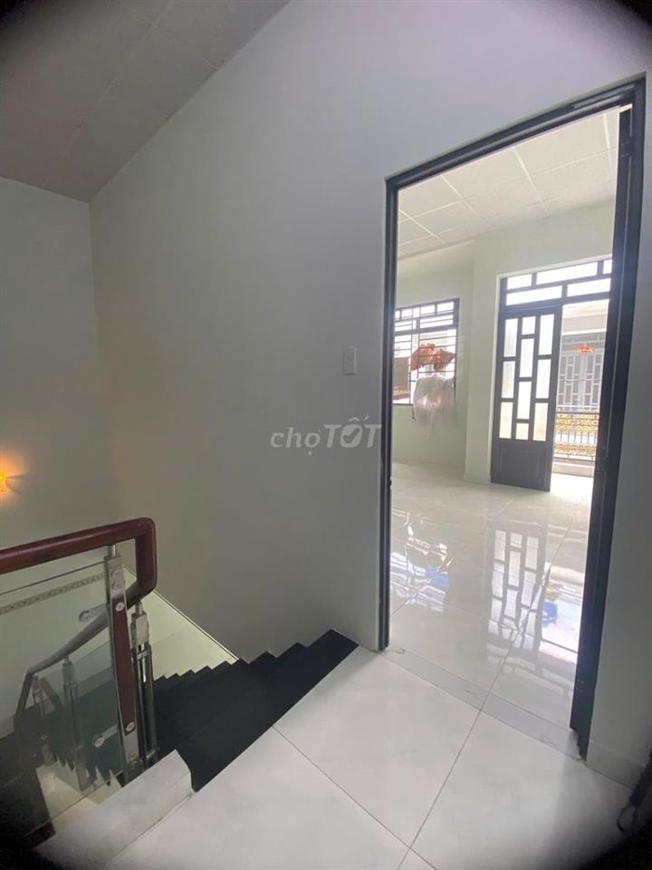 Bán nhà 2 tầng xây mới, Hai mặt thoáng, ôtô bảy chỗ vào nhà thoải mái
