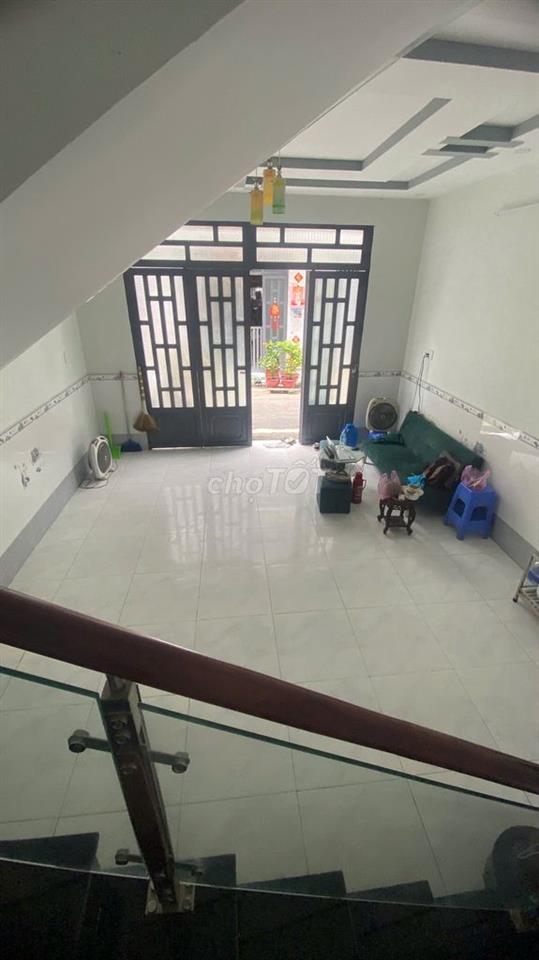 Bán nhà 2 tầng xây mới, Hai mặt thoáng, ôtô bảy chỗ vào nhà thoải mái