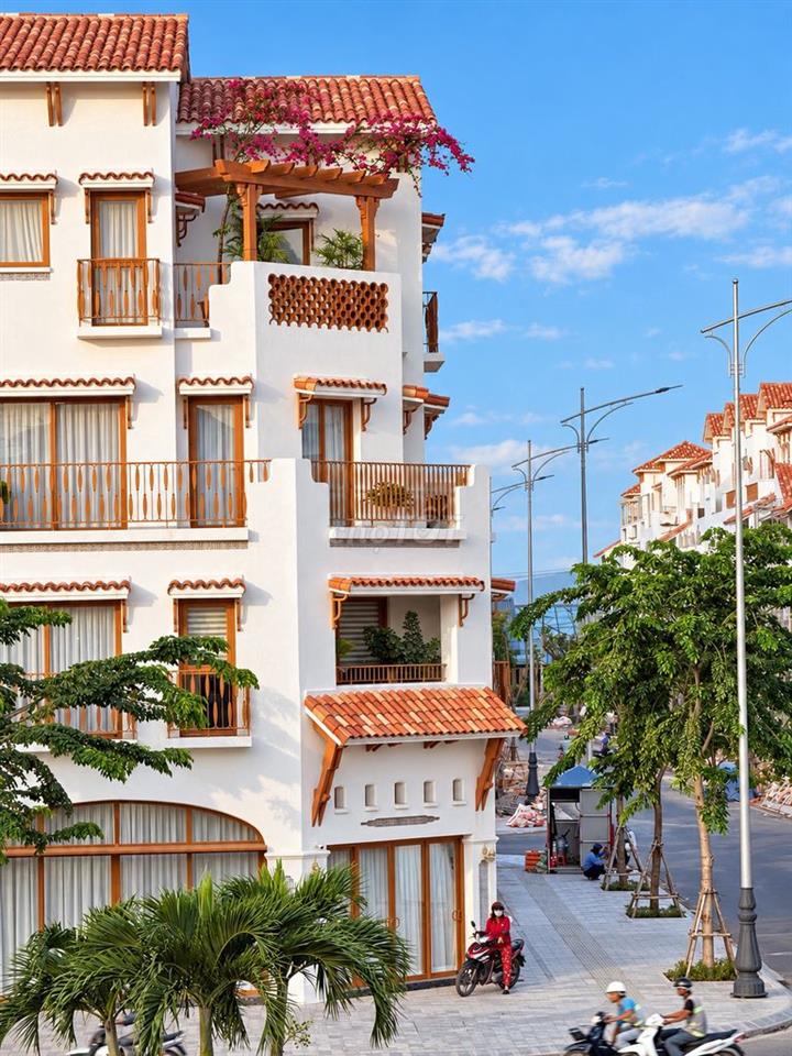 Hiếm có: sở hữu NP Biệt thự 1 hầm 4 tầng tháng 10 nhận ck 5 tỷ 592