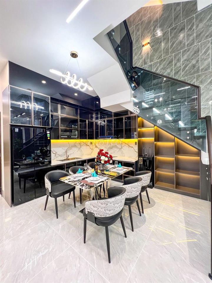 Bán nhà 1 trệt 2 lầu nội thất cao cấp, hiện đại ,KDC Hồng Loan