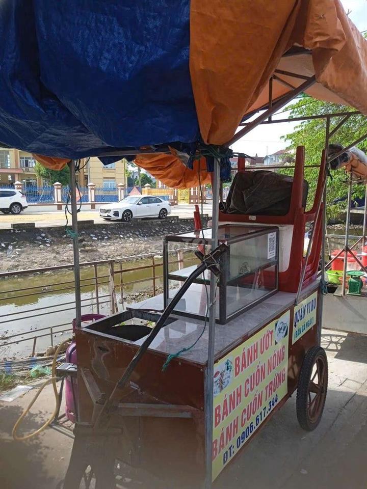 sang nhương kiot bán bánh cuốn nóng