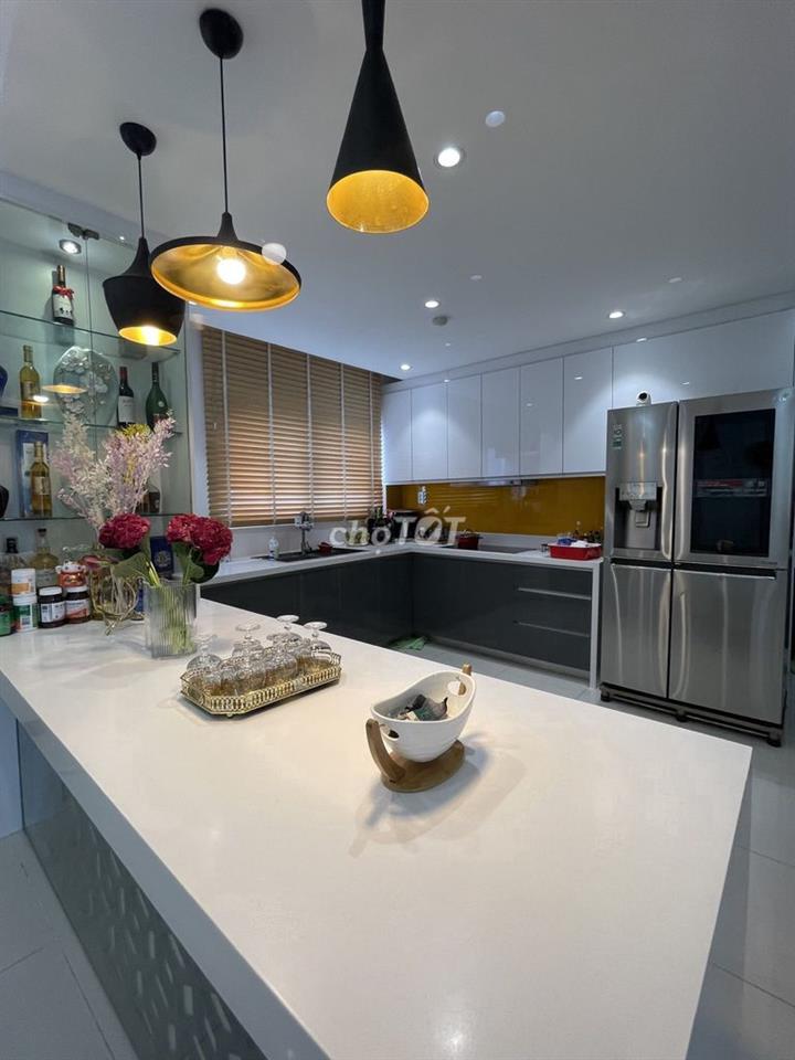 Chính chủ cần bán căn hộ CC Xi Grand Court, dt: 70m2, 2PN, 2wc, SH.