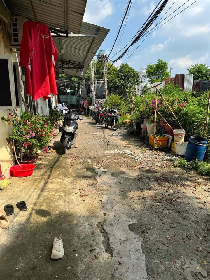 cần bán gấp nhà cấp 4 hẻm xe hơi vị trí đẹp rất nhiều tiện ích.