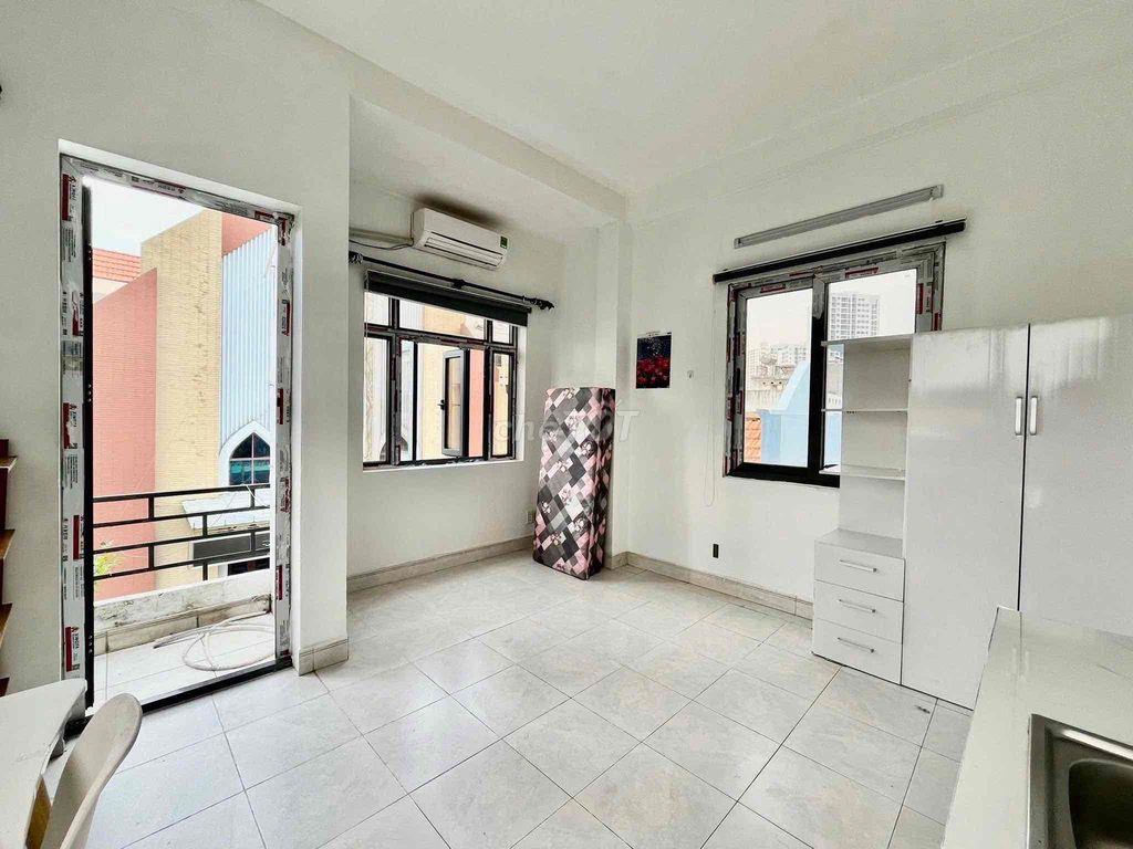 STUDIO ngay Phú Mỹ Hưng, chỉ 4tr7 ban công full nội thất, cửa sổ