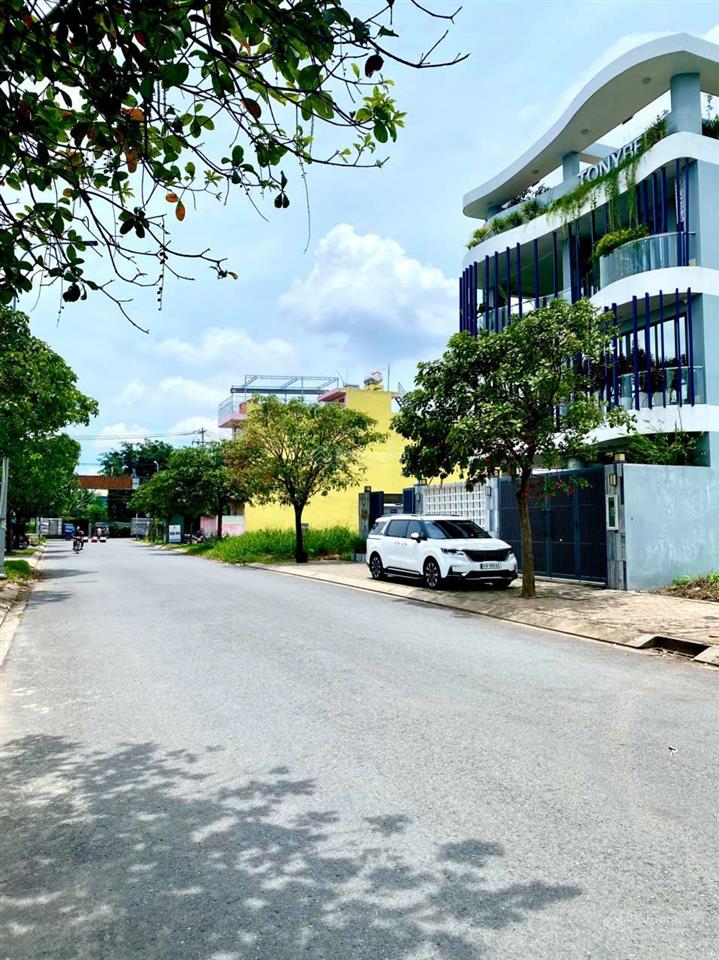 Chịu lỗ. chủ bán lô biệt thự. 161.2m2 full thổ cư 100%. mt đường nhựa 20m. gần bệnh viện chợ rẫy 2