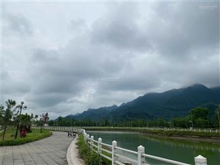 Chính chủ bán lô đất view hồ giá nhỉnh 2 tỷ, gần đường lớn, khu đô thị cao cấp, đường mở rộng.
