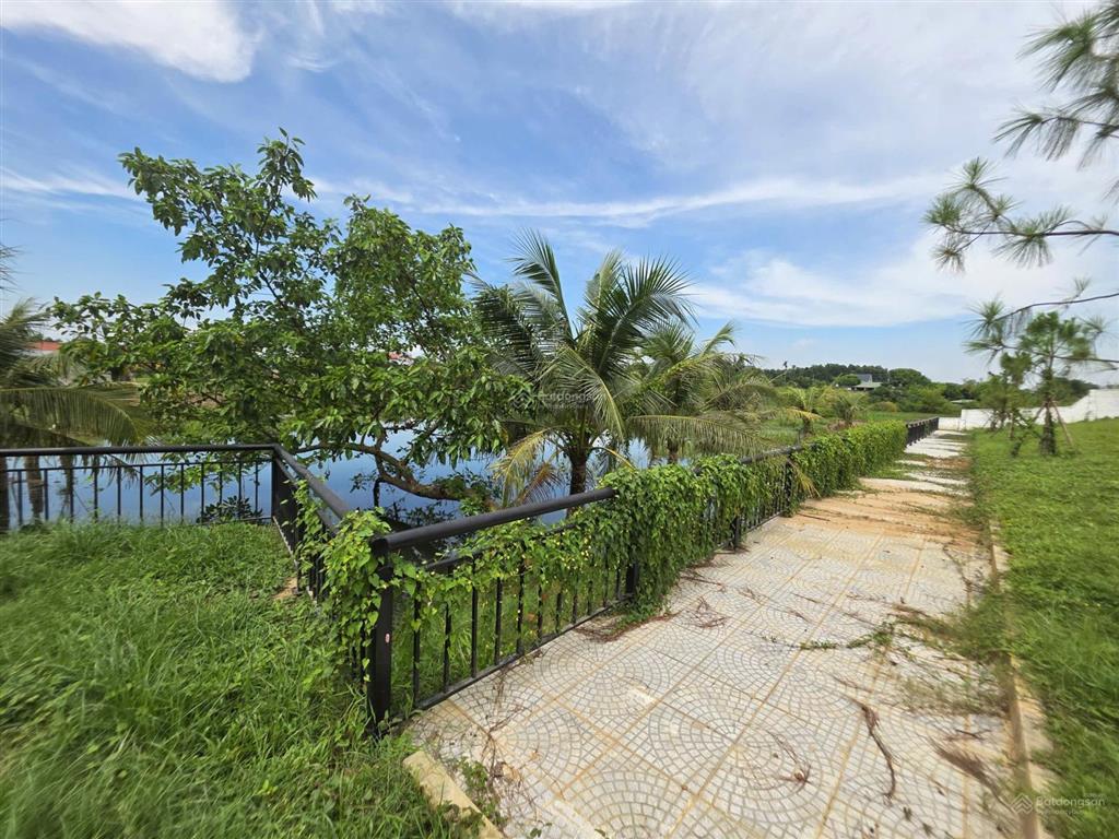 Cần tiền trả nợ ngân hàng bán gấp lô đất bám hồ, gần villas nghỉ dưỡng tại hòa lạc, gần đhqg, ql21