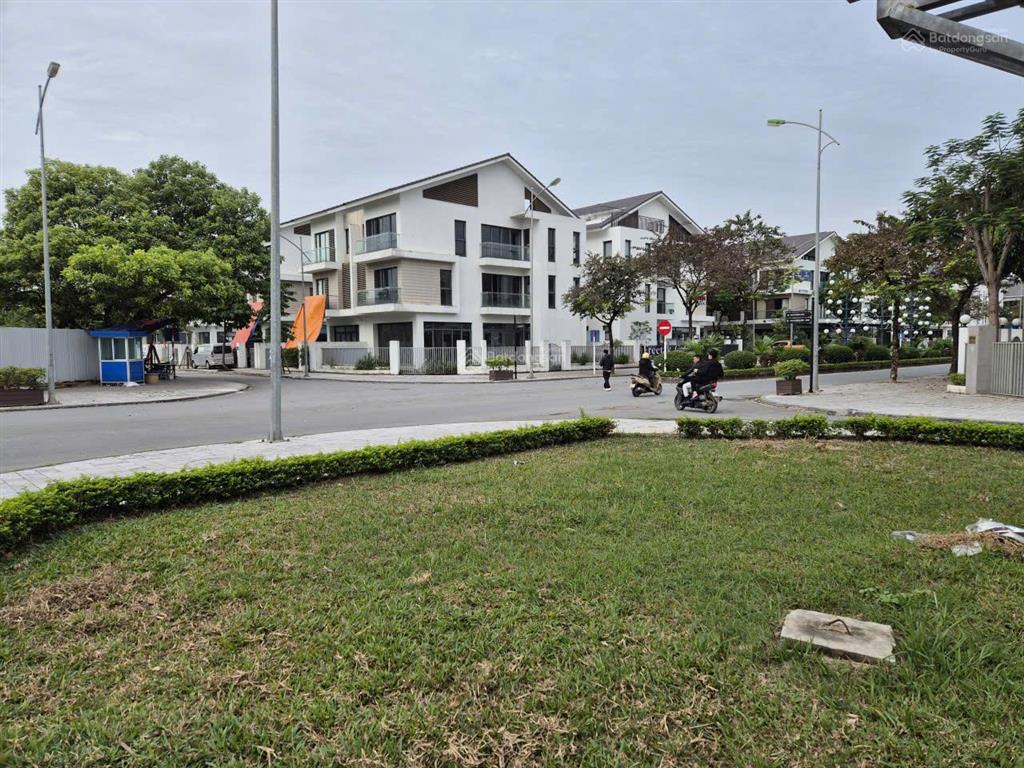 Cần bán căn biệt thự lô góc 240m²  khu đt dương nội, vị trí đẹp kinh doanh tốt 39 tỷ  0989 325 ***