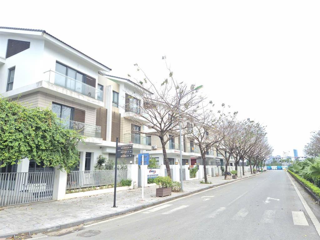 Cần bán căn biệt thự lô góc 240m²  khu đt dương nội, vị trí đẹp kinh doanh tốt 39 tỷ  0989 325 ***