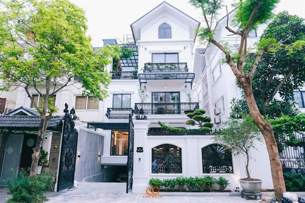 Cắt lỗ bán gấp căn biệt thự mặt hồ thiên văn học  khu đt dương nội 0946 815 ***