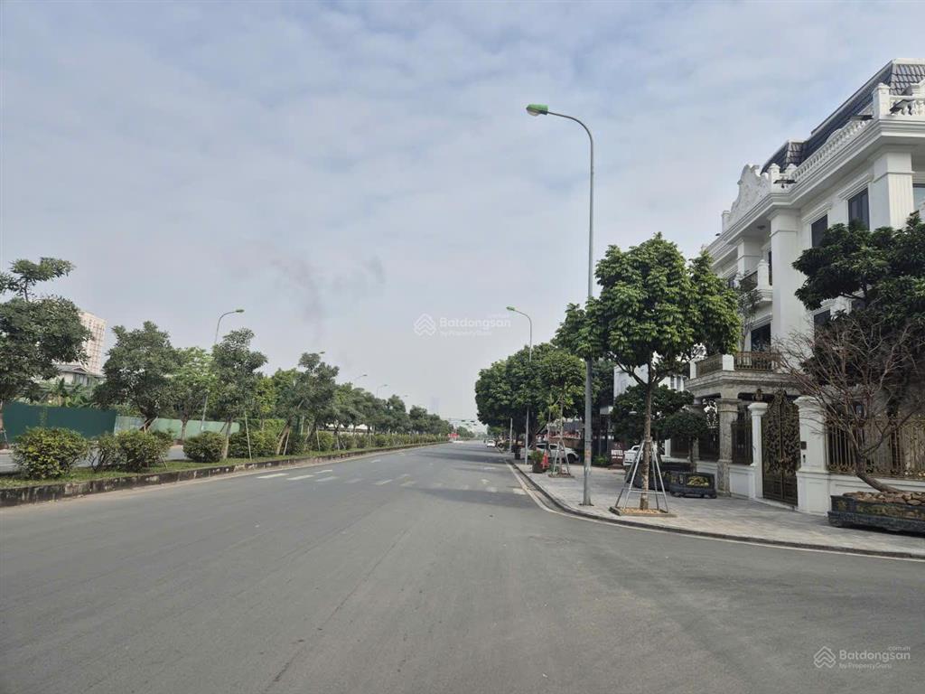 Cắt lỗ bán gấp căn biệt thự mặt hồ thiên văn học  khu đt dương nội 0946 815 ***