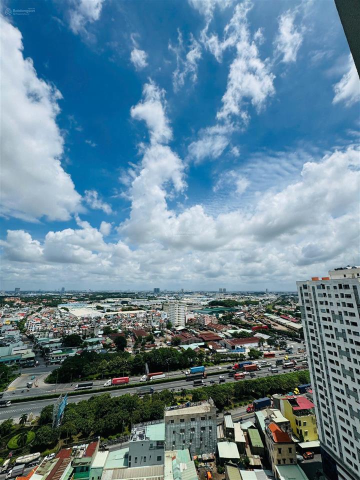 Bán nhanh căn hộ bcons polygon diện tích 54m2 giá 2,4 tỷ tầng cao view thoáng mát
