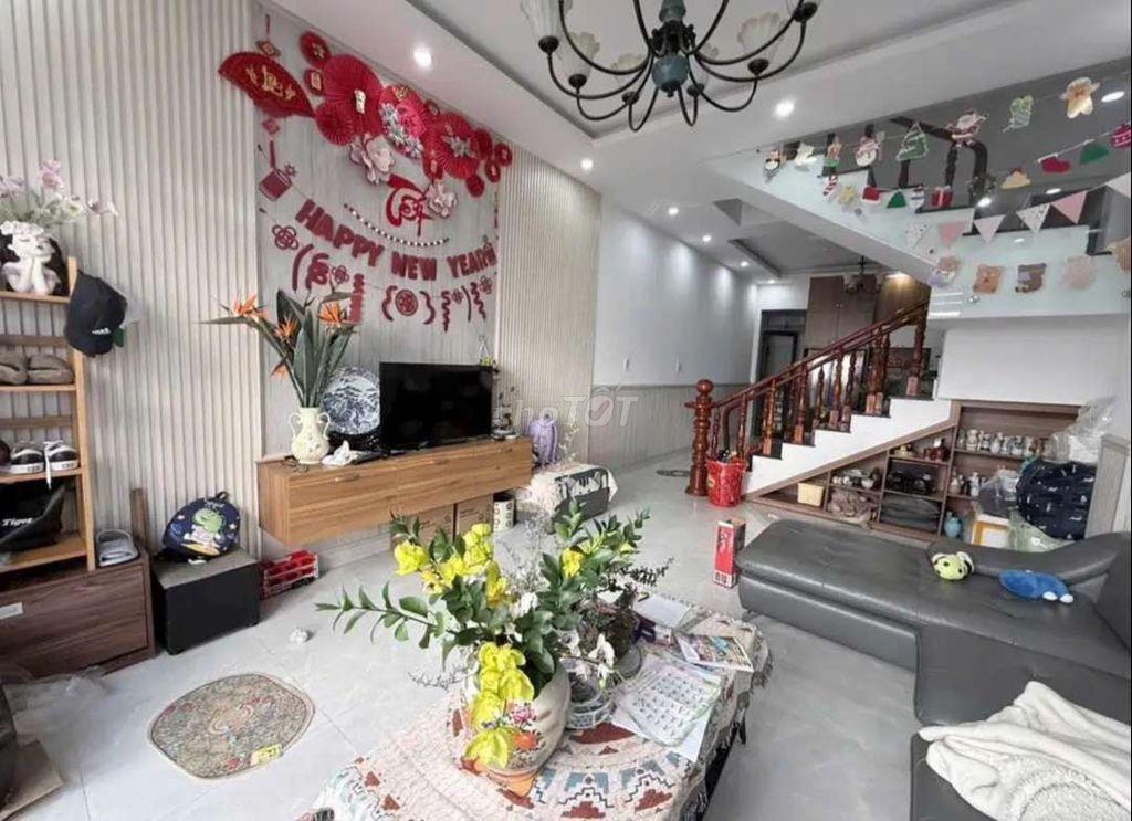BAN 3 TẦNG NHÀ HẺM ÔTÔ ĐƯỜNG NAM HỒ P11 TP ĐÀ LẠT