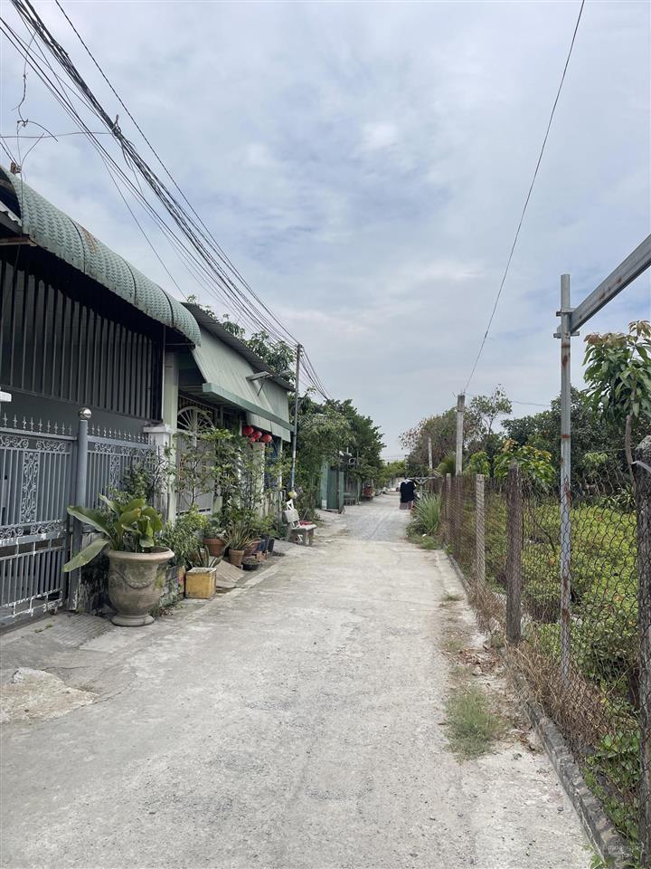 Bán nhà c4 đẹp, cách đường huỳnh văn lũy 100m  phường phú mỹ  vui lòng  0964 859 ***. trân trọng
