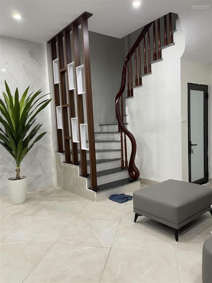 Bán nhà ngọc trục  đại mỗ 34m2 x 5 tầng hơn 6 tỷ  sát vũ trọng khánh, con tự đi bộ đi học