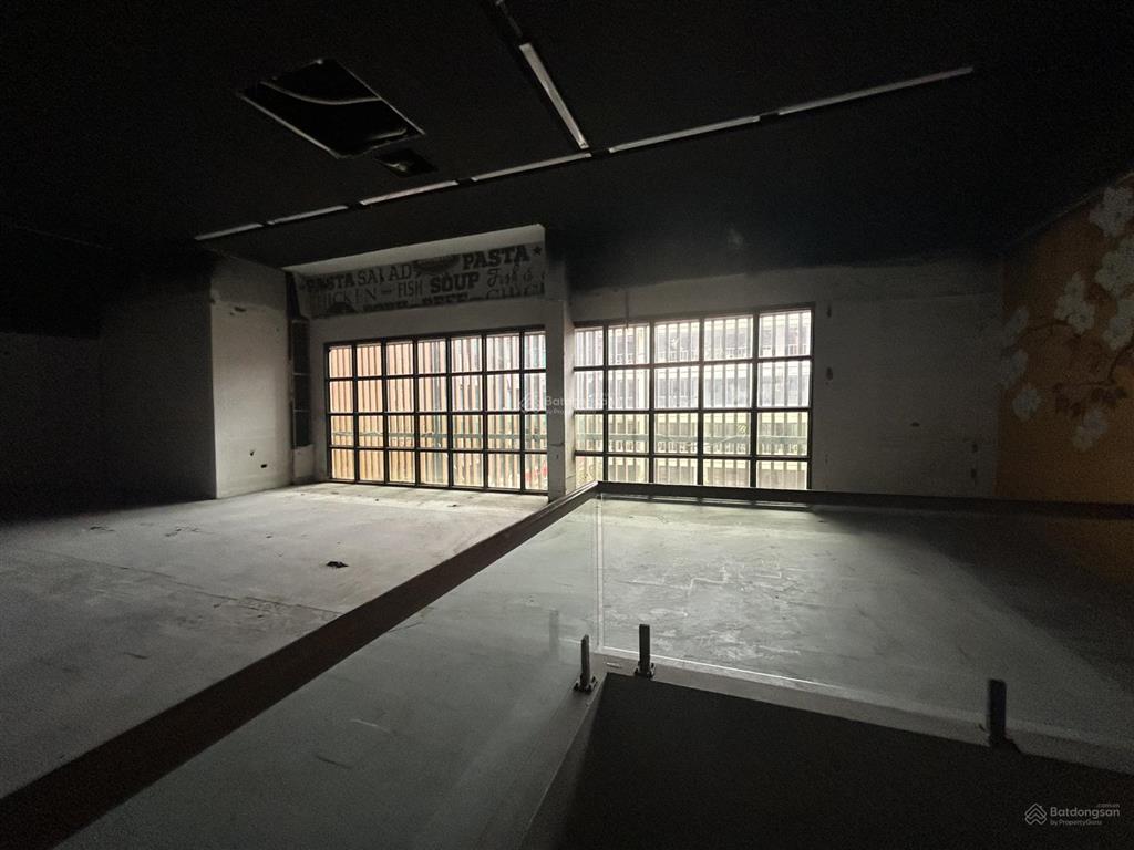 Vị trí vàng lõi phố cổ rooftop làm nhà hàng, cafe, gym, beer club diện tích 300m² sàn thông